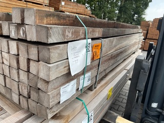 Ca. 100x Azobe Palen Fijnbezaagd Gepunt, 60x60mm, lengte 275cm
